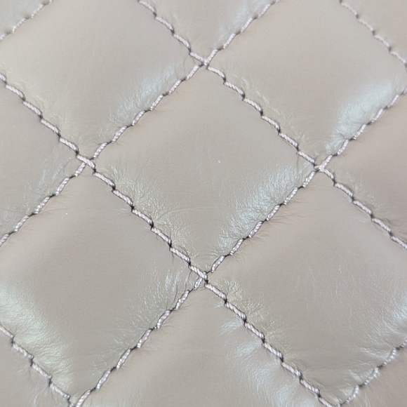 Authentic Anna Paola Quilted Chain Strap Handbag - Picture 4 of 13